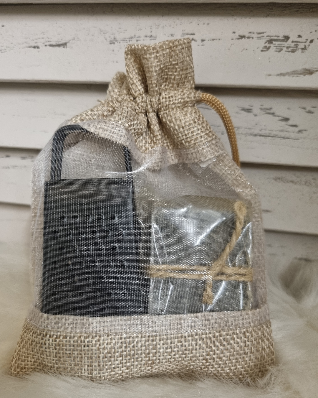 Geursetje Amberblokje "Opium" met raspje in jute zakje Geursetje Amberblokje "Opium" met raspje in jute zakje