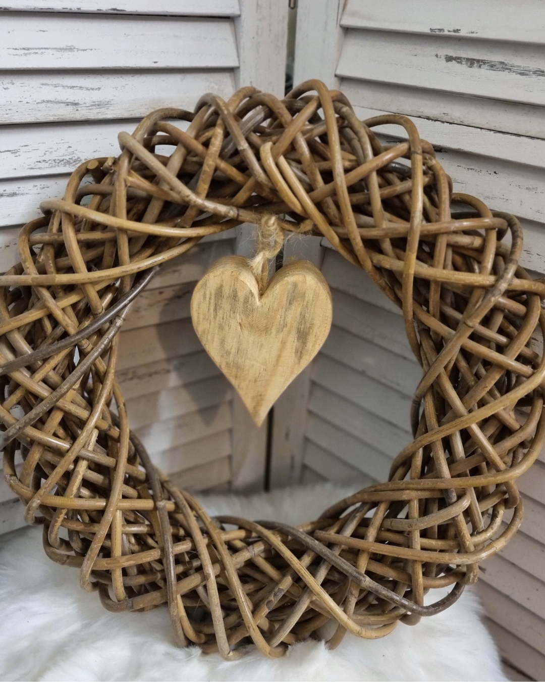 WEBSHOP BEAU FLEUR AFBEELDINGEN (44) Rotan krans (35 cm) met houten hartje